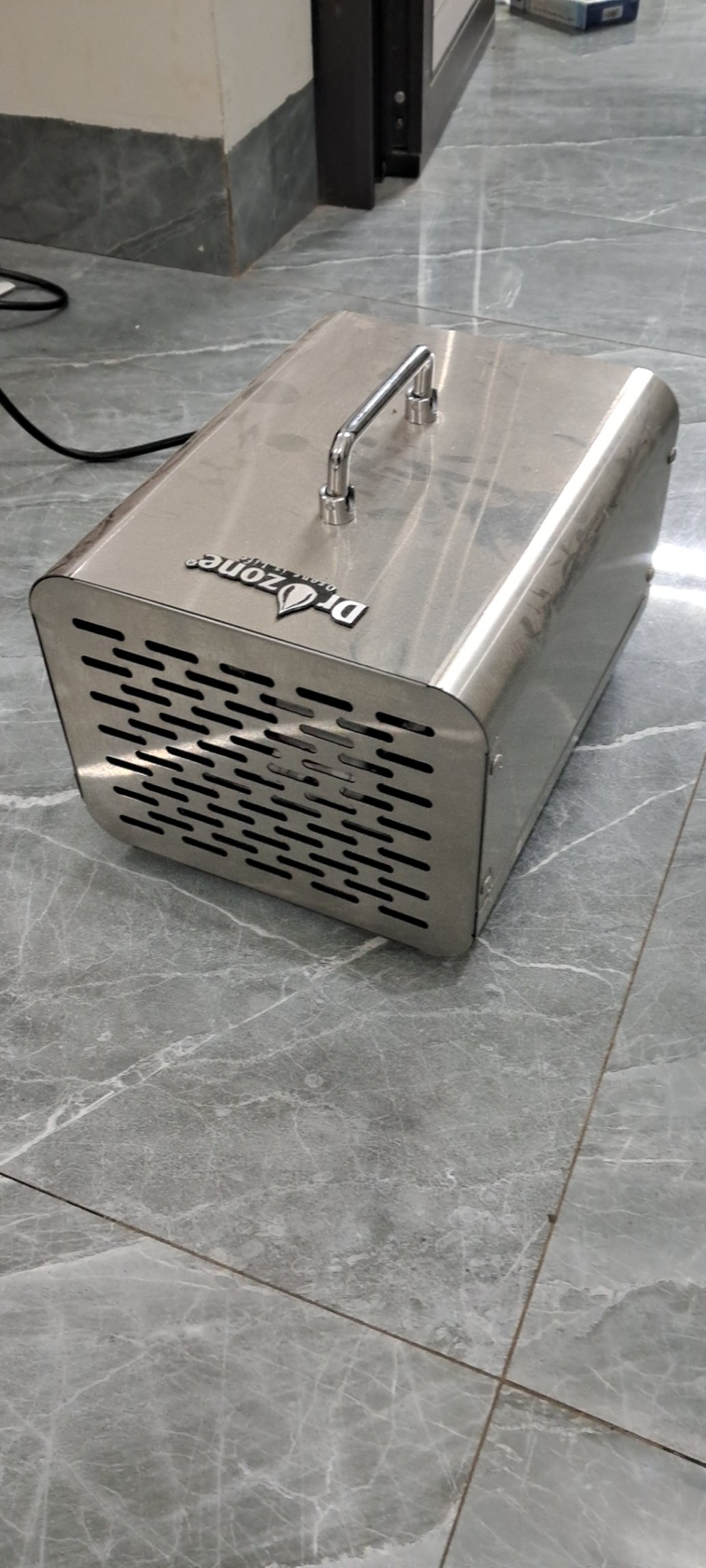 Cơ Chế Hoạt Động: Màng Lọc Vật Lý Đối Đầu Phản Ứng Oxy Hóa