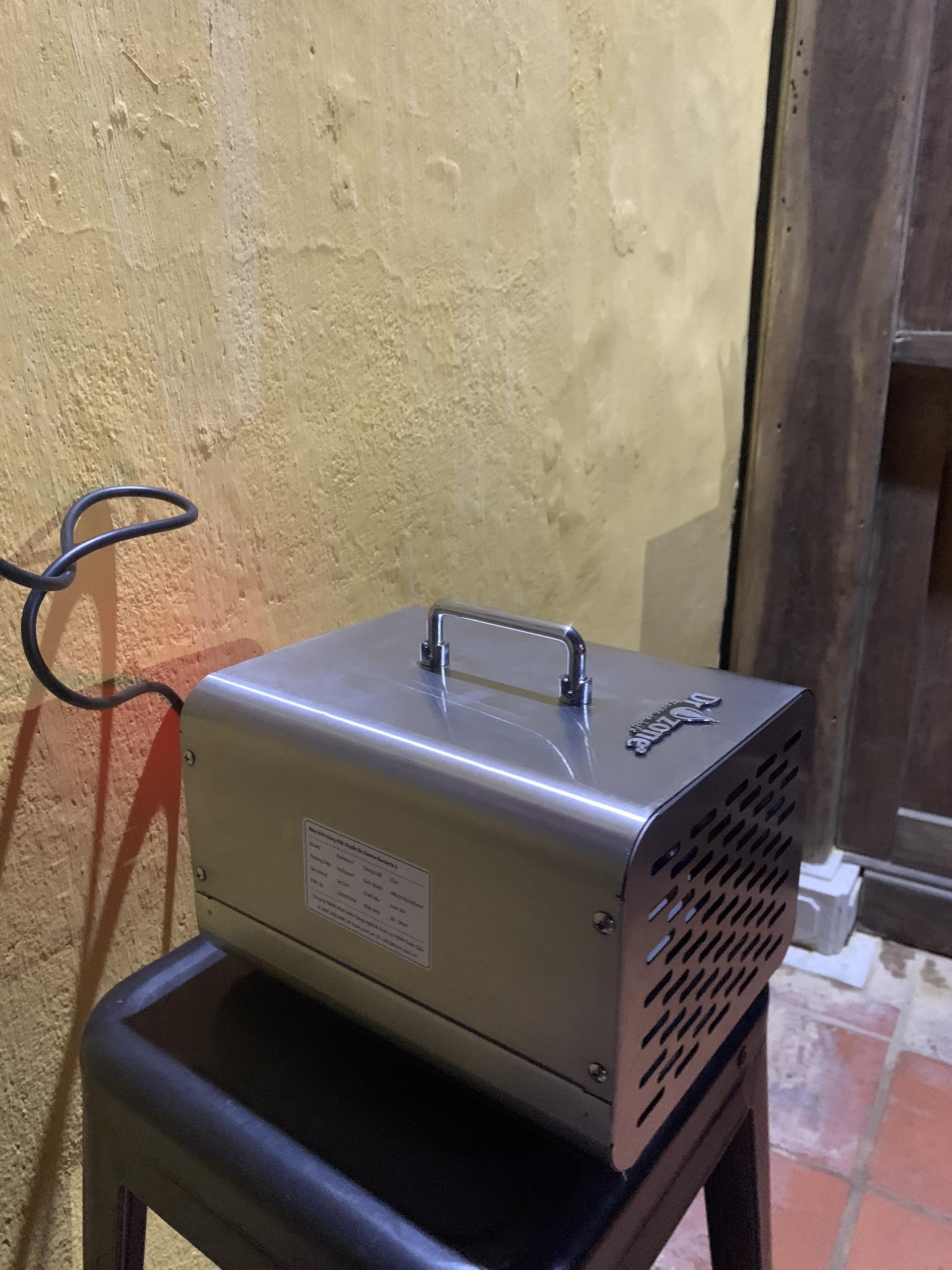 3. Lựa Chọn Máy Ozone: Treo Tường Hay Di Động?