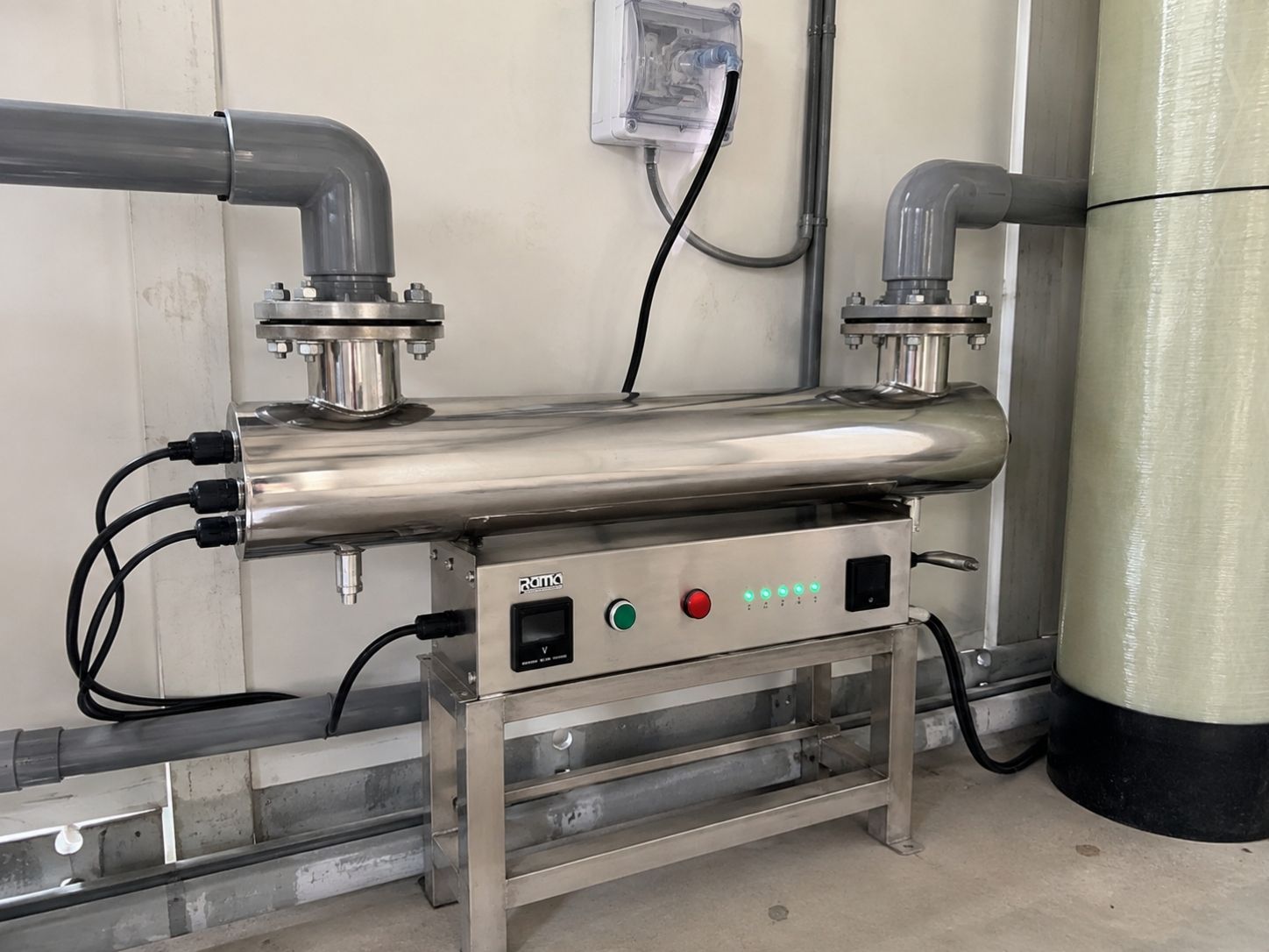 Hình ảnh thực tế thiết bị UV xử lý nước Rama RUD-5B80W