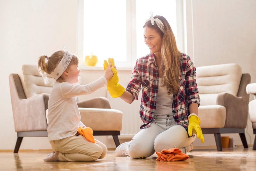 Dọn dẹp nhà thường xuyên ngăn khói thuốc tích tụ