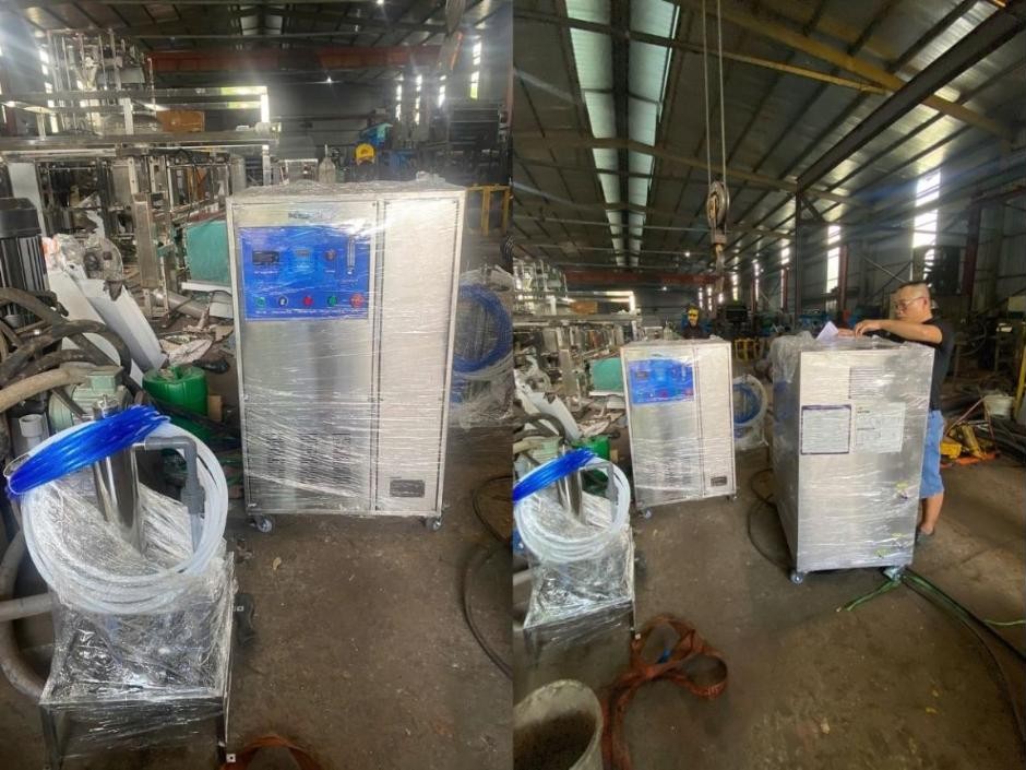 Mặt trước máy ozone công nghiệp Dr.Ozone D20S với bảng điều khiển và cuộn ống dẫn khí đi kèm