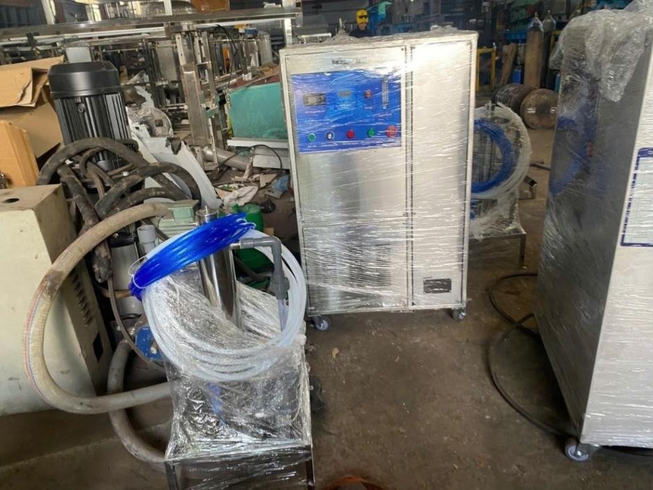 Máy tạo ozone công nghiệp D20S vỏ inox 304 còn nguyên màng bọc khi giao đến nhà xưởng